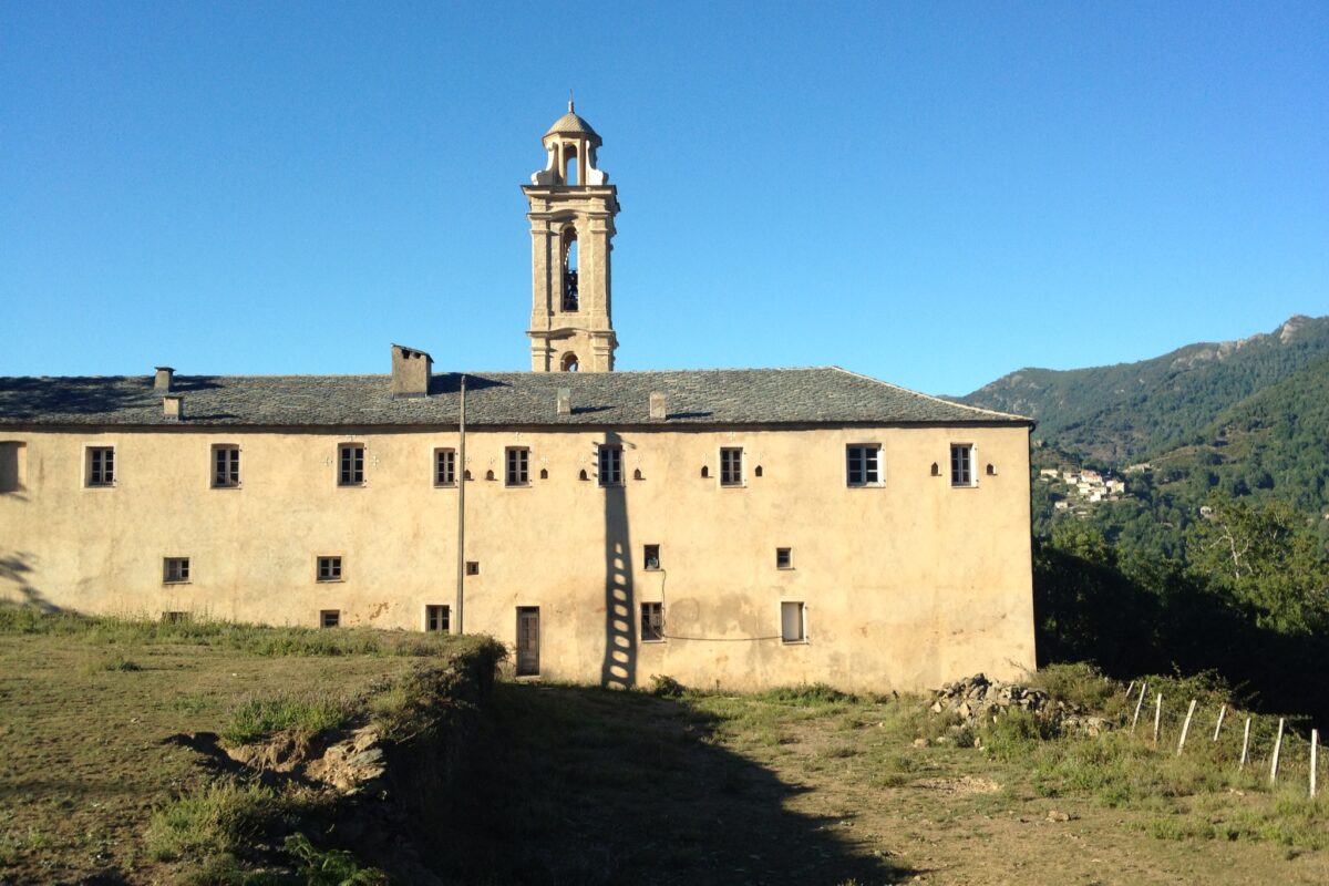 Geschichtsträchtiges Gemäuer des wunderschön gelegenen St. Maria Konvent in Alesani