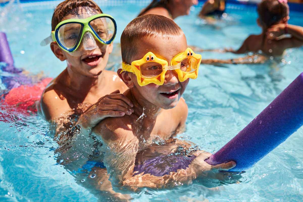 Kinder im Spaßbad