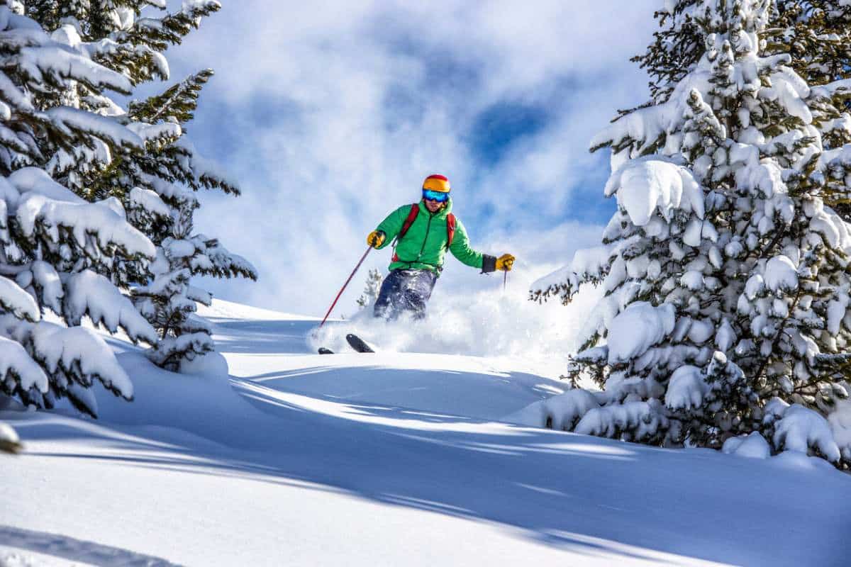 Skifahrer in den Alpen im Winter