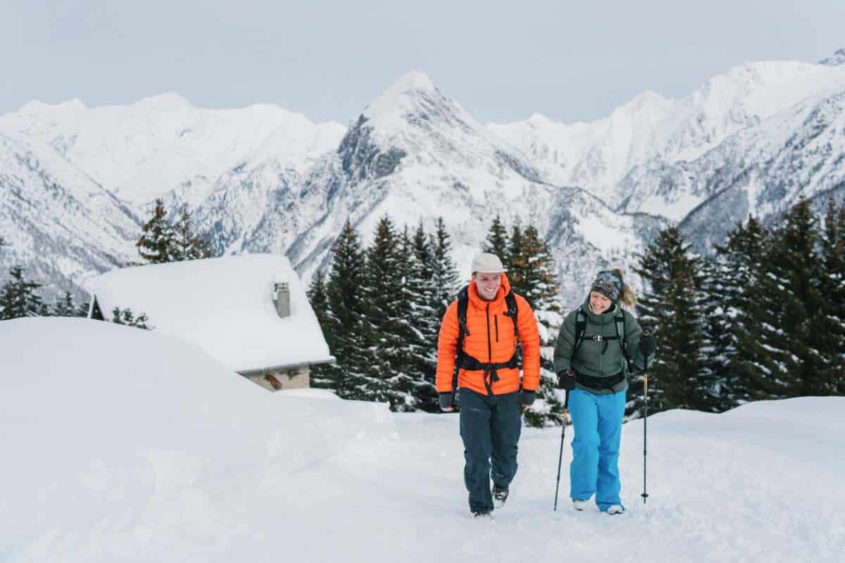 Wandern in den Schweizer Alpen im Winter